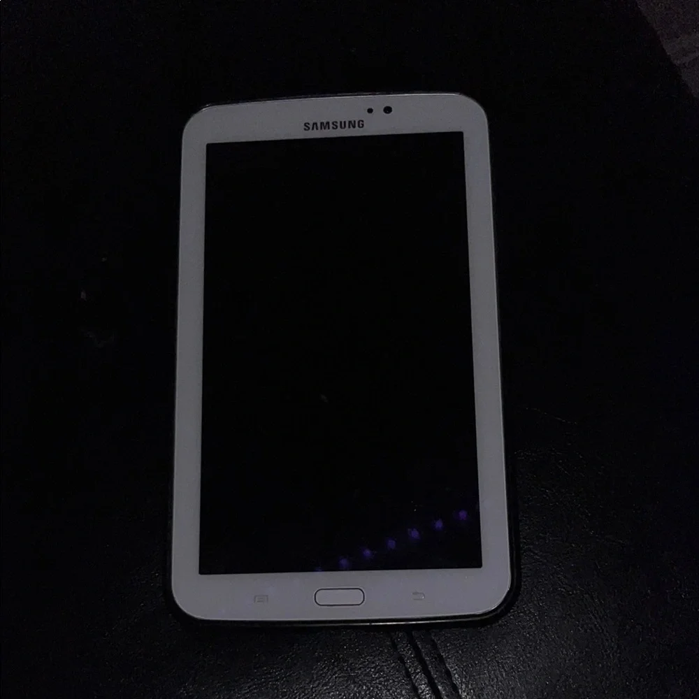 Samsung White Galaxy Tablet Sleek Design